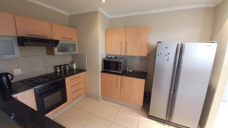 To Let 2 Bedroom Property for Rent in Sandhurst Gauteng