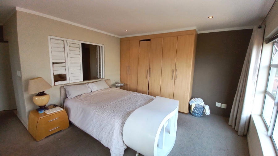 To Let 2 Bedroom Property for Rent in Sandhurst Gauteng