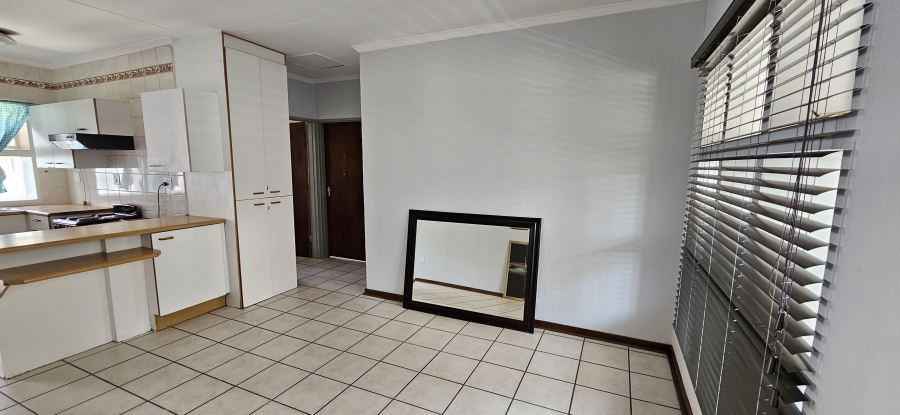 To Let 2 Bedroom Property for Rent in New Redruth Gauteng