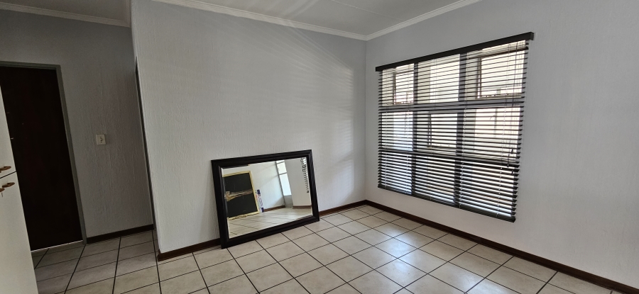 To Let 2 Bedroom Property for Rent in New Redruth Gauteng