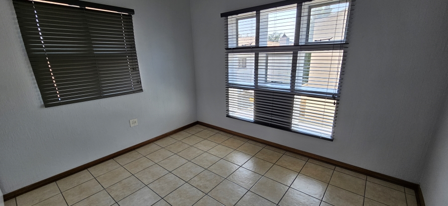 To Let 2 Bedroom Property for Rent in New Redruth Gauteng