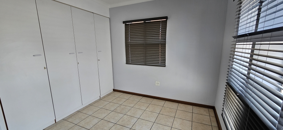 To Let 2 Bedroom Property for Rent in New Redruth Gauteng