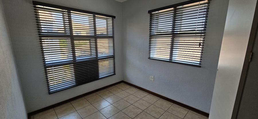 To Let 2 Bedroom Property for Rent in New Redruth Gauteng