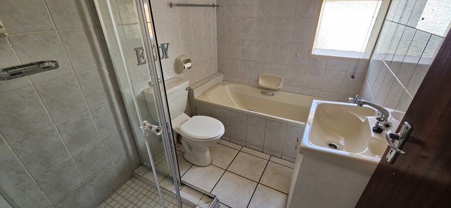 To Let 2 Bedroom Property for Rent in New Redruth Gauteng