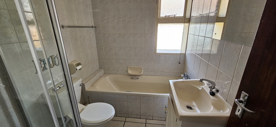 To Let 2 Bedroom Property for Rent in New Redruth Gauteng