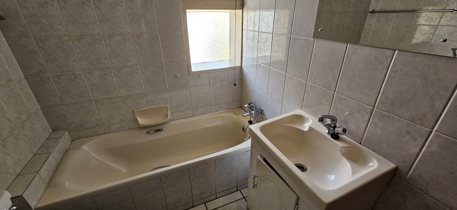 To Let 2 Bedroom Property for Rent in New Redruth Gauteng