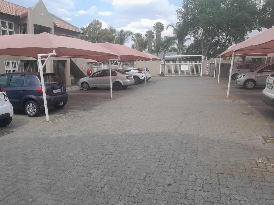 To Let 2 Bedroom Property for Rent in New Redruth Gauteng