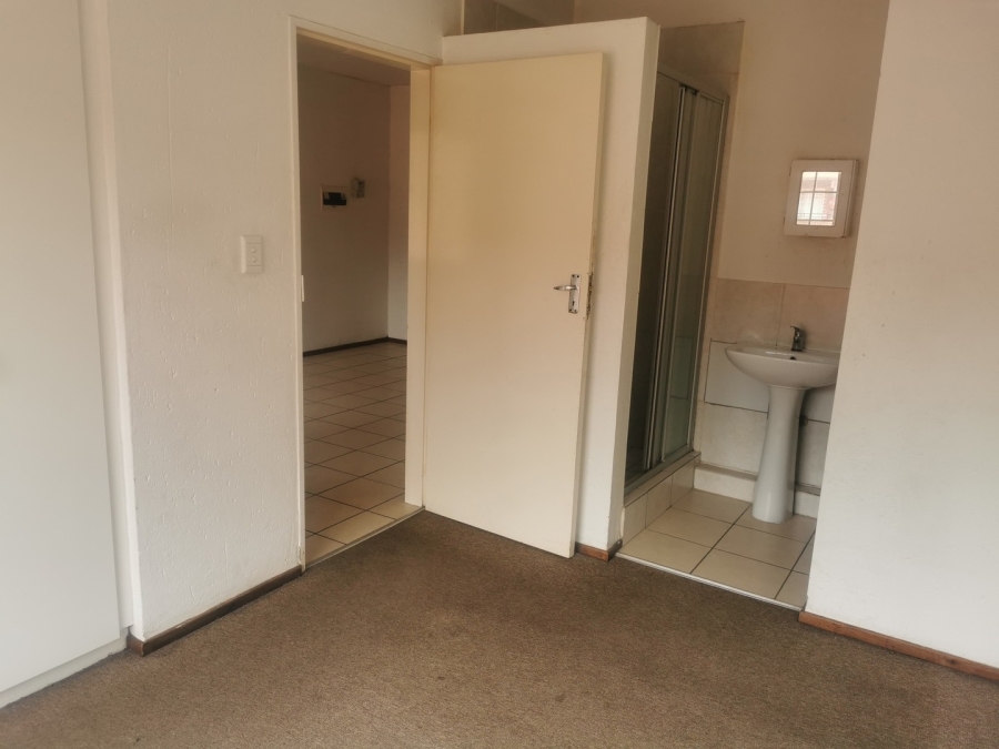 2 Bedroom Property for Sale in Comet Gauteng