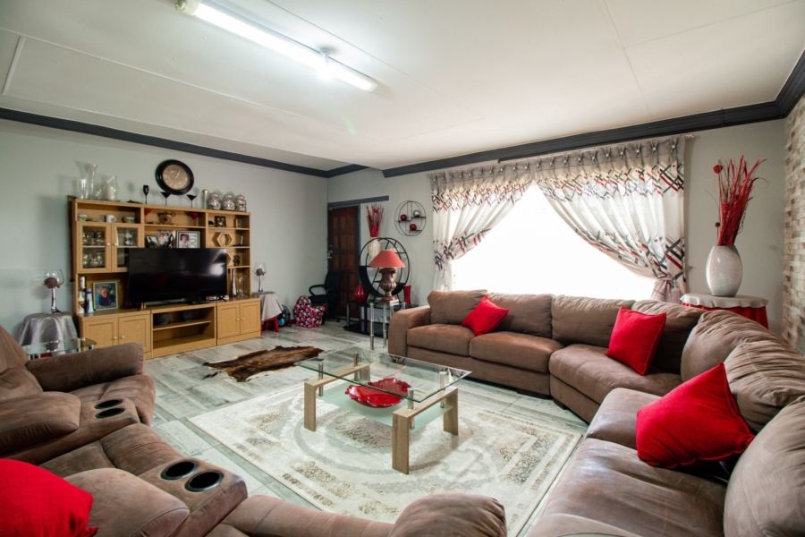 10 Bedroom Property for Sale in Bredell Gauteng