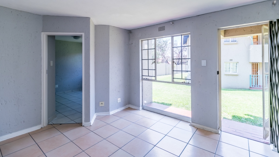 To Let 2 Bedroom Property for Rent in Vorna Valley Gauteng