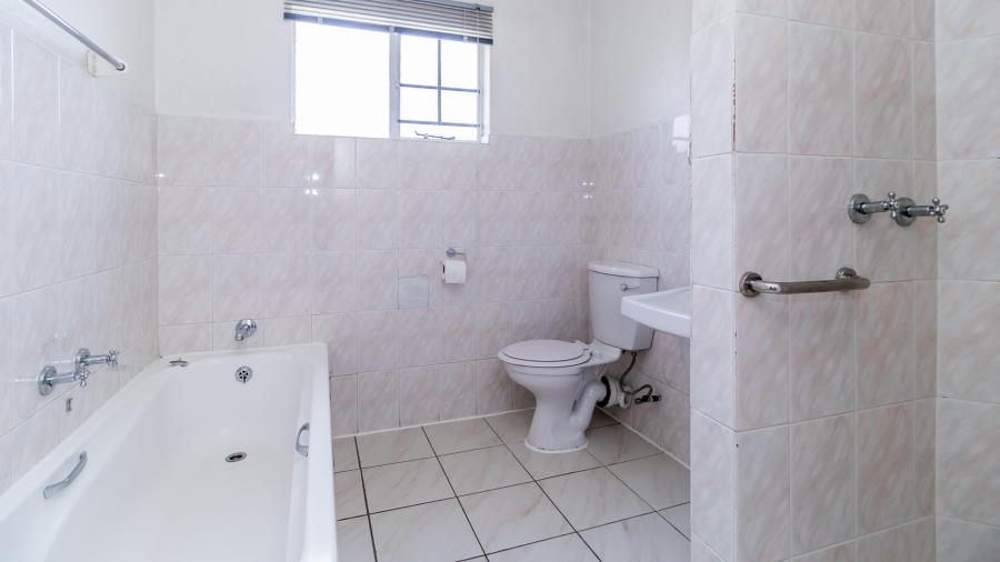 To Let 2 Bedroom Property for Rent in Vorna Valley Gauteng