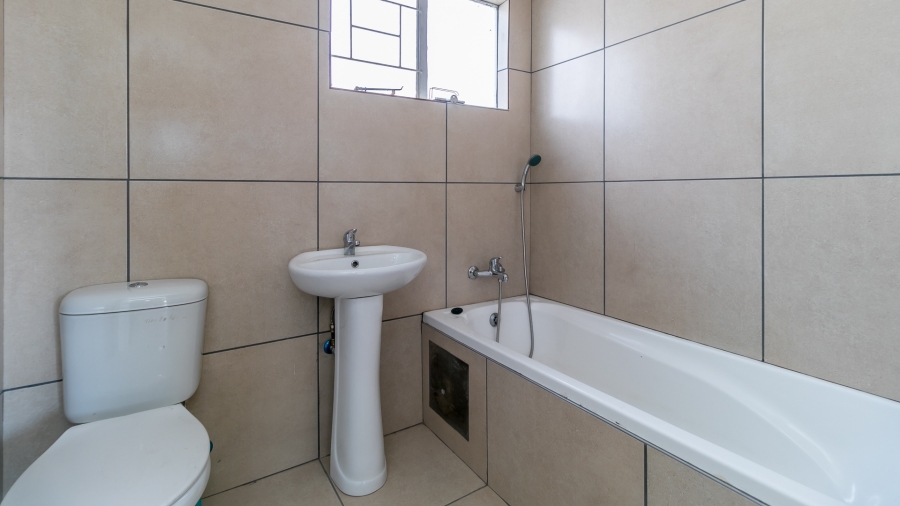 2 Bedroom Property for Sale in Vorna Valley Gauteng