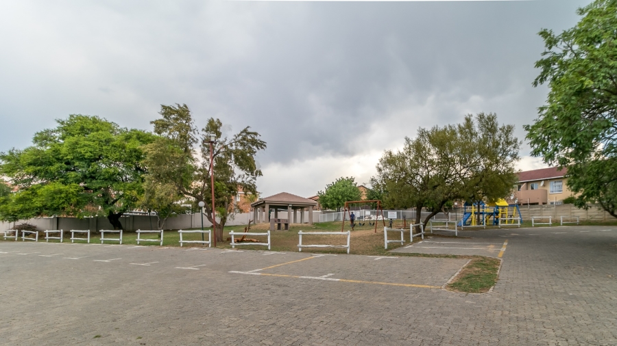 2 Bedroom Property for Sale in Vorna Valley Gauteng