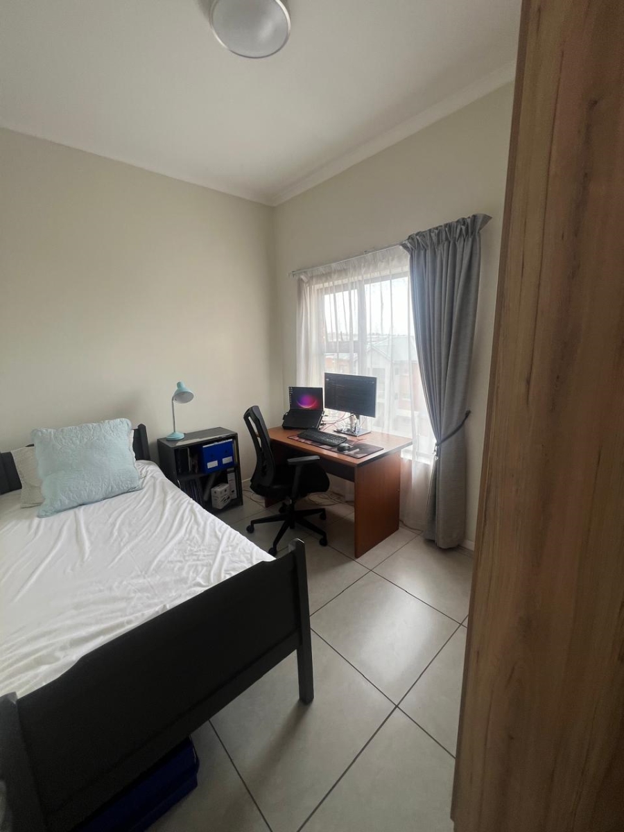 To Let 2 Bedroom Property for Rent in Hereford Estate Gauteng