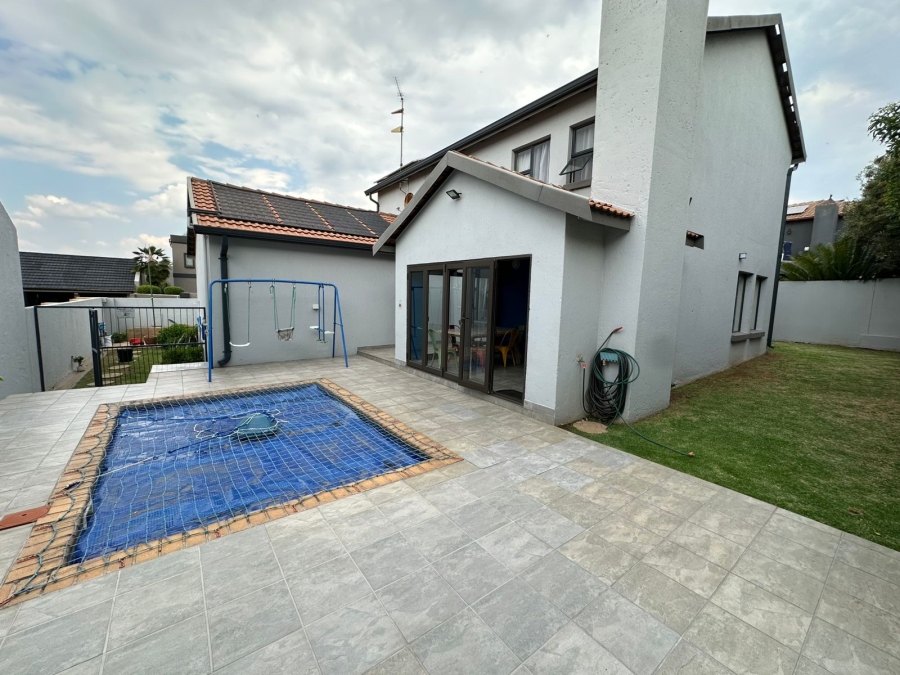 3 Bedroom Property for Sale in Greenstone Hill Gauteng