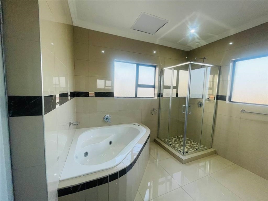 To Let 5 Bedroom Property for Rent in Crescent Wood Country Estate Gauteng