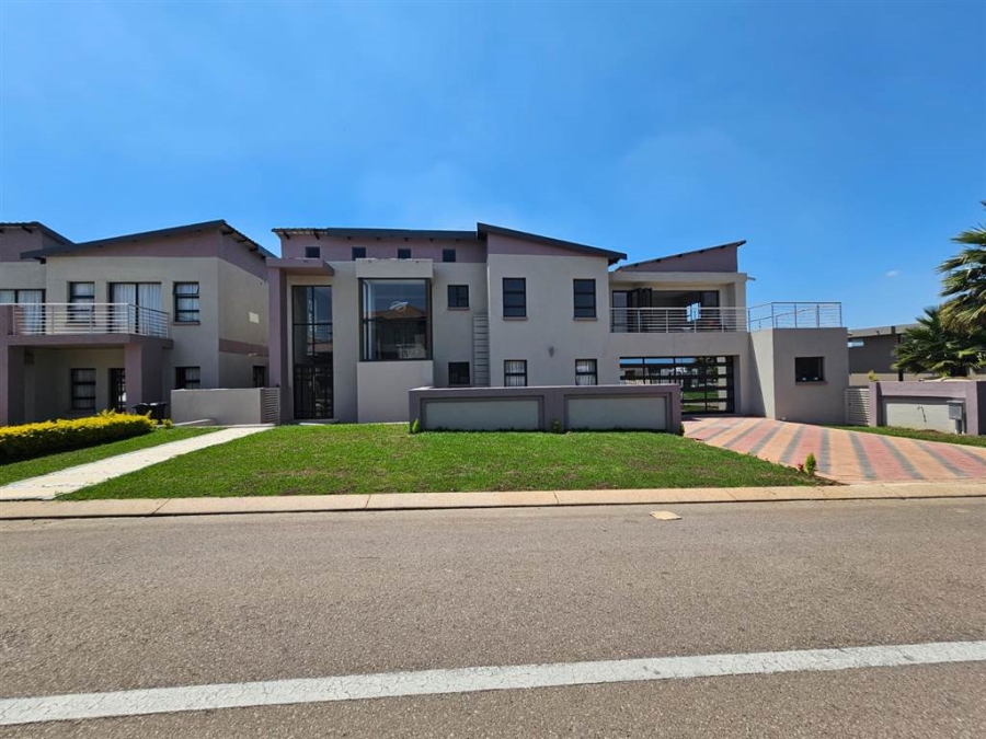 To Let 5 Bedroom Property for Rent in Crescent Wood Country Estate Gauteng