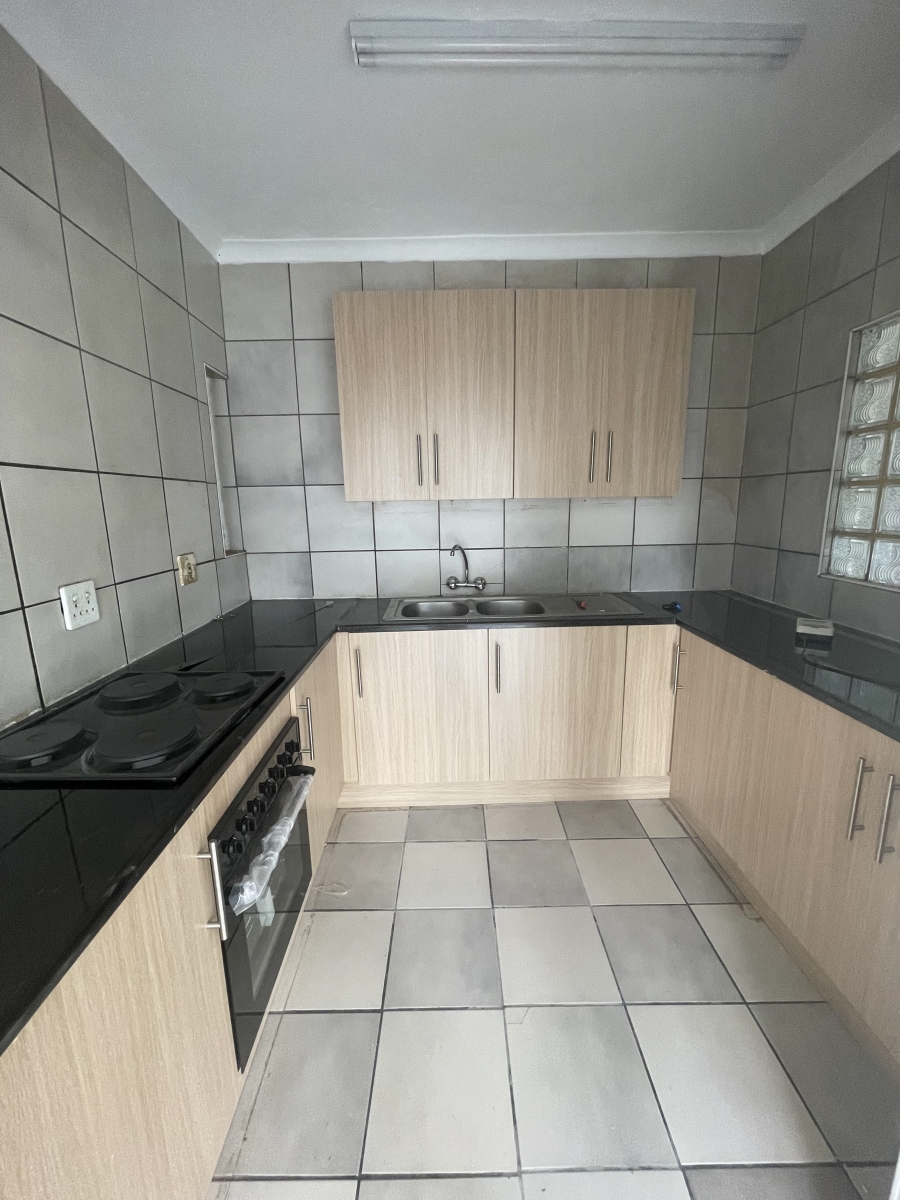 To Let 2 Bedroom Property for Rent in Erasmia Gauteng