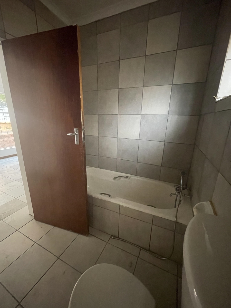 To Let 2 Bedroom Property for Rent in Erasmia Gauteng