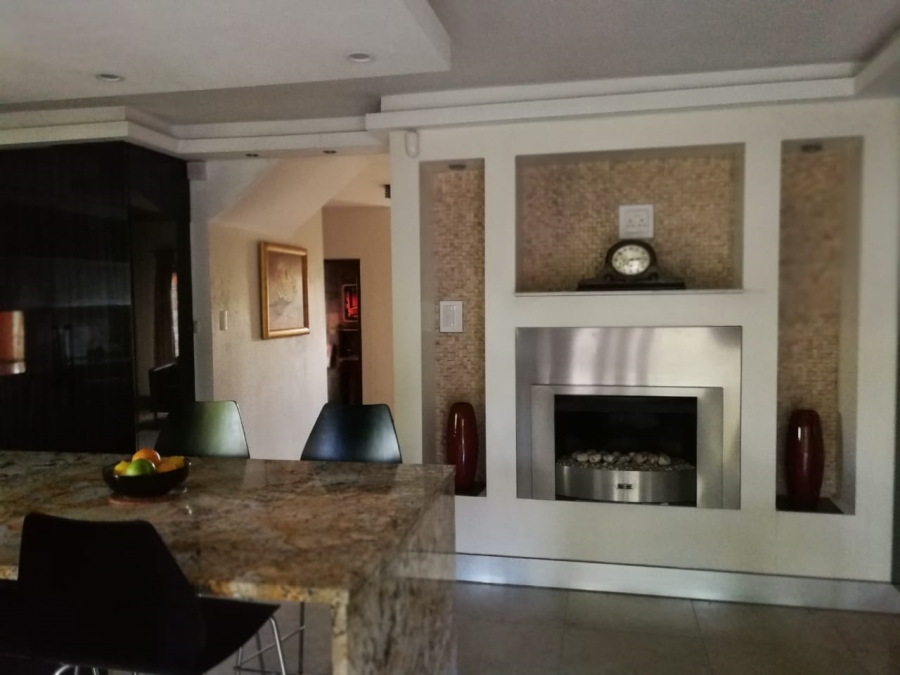 4 Bedroom Property for Sale in Buccleuch Gauteng