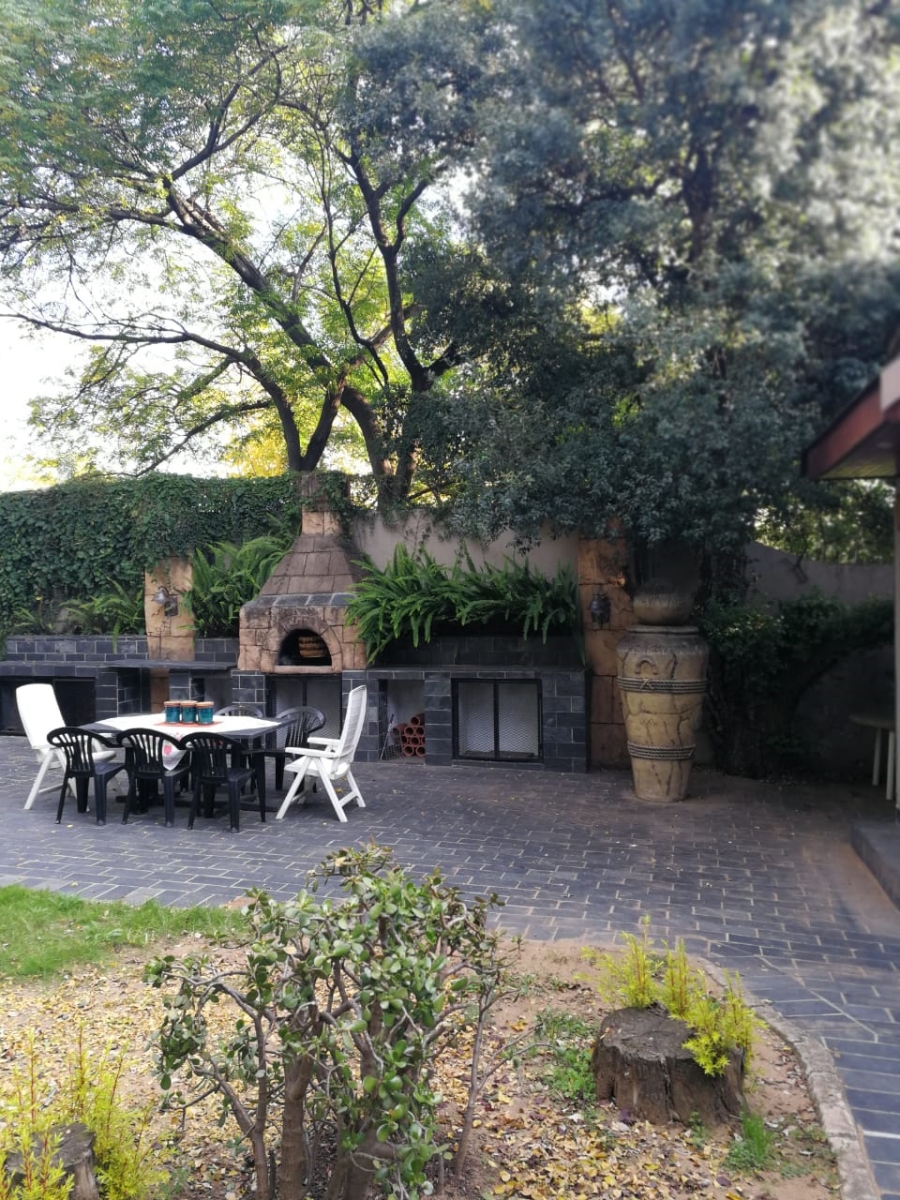 4 Bedroom Property for Sale in Buccleuch Gauteng