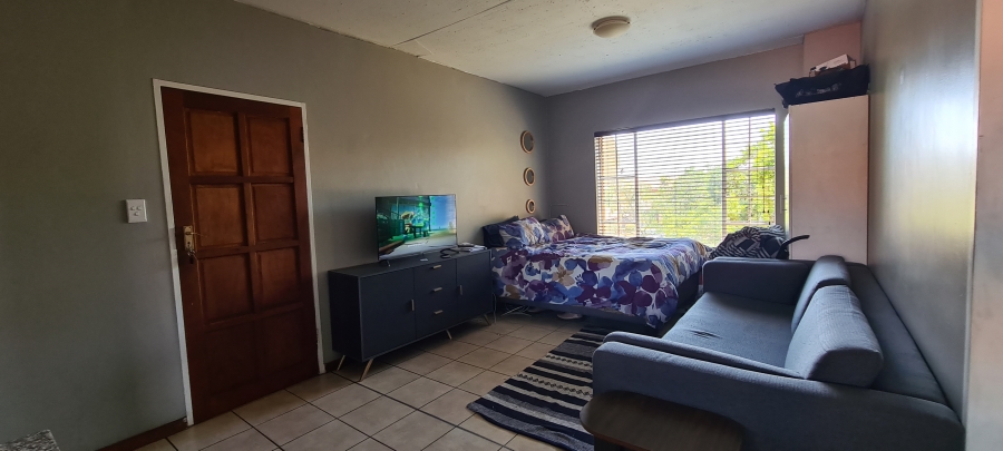 1 Bedroom Property for Sale in Oukraal Estate Gauteng