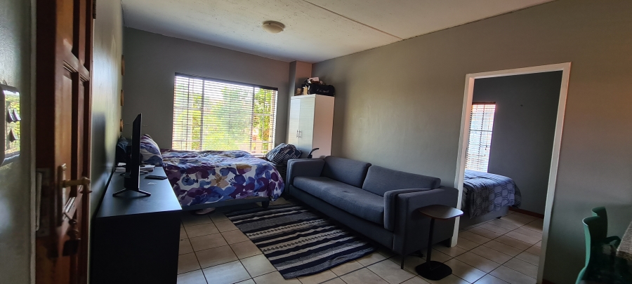 1 Bedroom Property for Sale in Oukraal Estate Gauteng