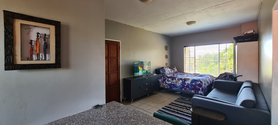 1 Bedroom Property for Sale in Oukraal Estate Gauteng