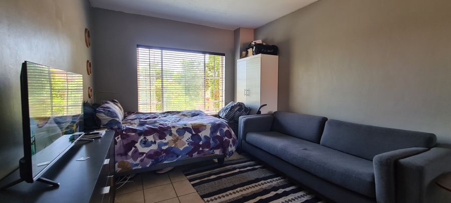 1 Bedroom Property for Sale in Oukraal Estate Gauteng