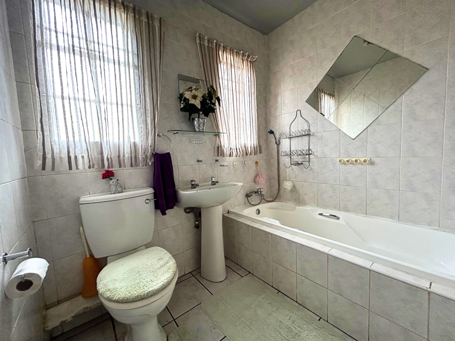 3 Bedroom Property for Sale in Eldoraigne Gauteng