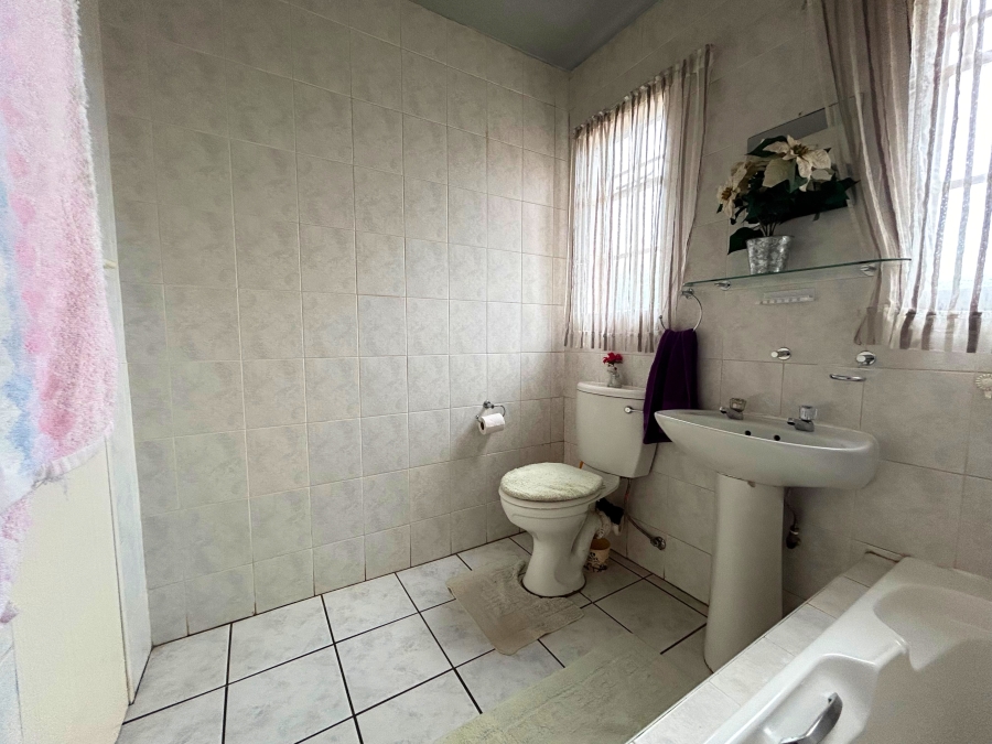 3 Bedroom Property for Sale in Eldoraigne Gauteng