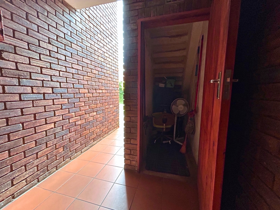 3 Bedroom Property for Sale in Eldoraigne Gauteng