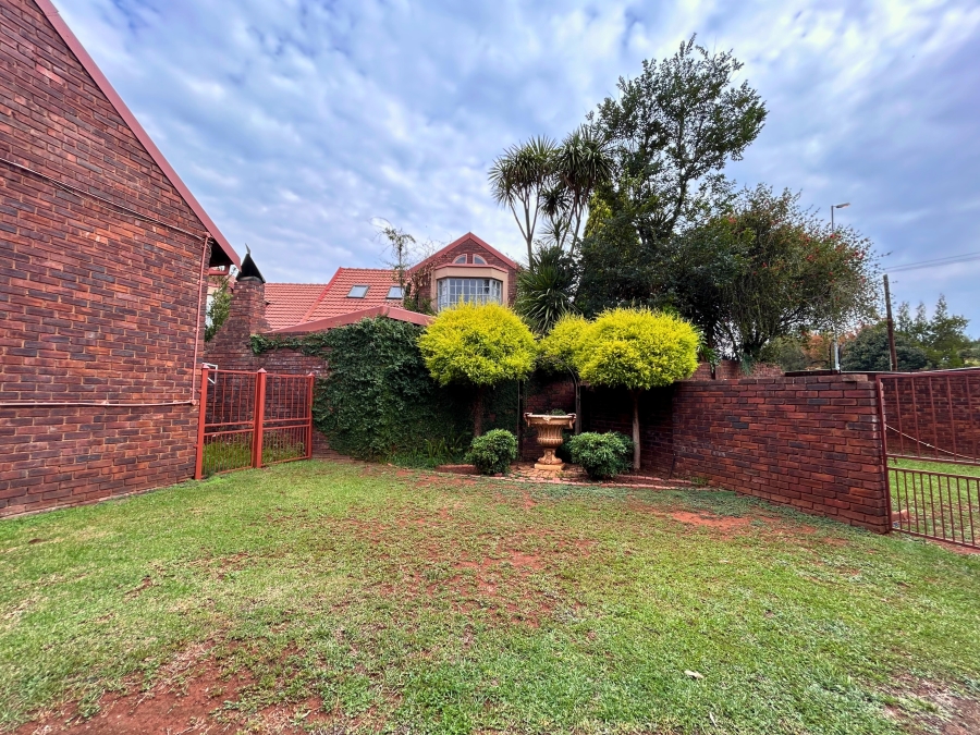 3 Bedroom Property for Sale in Eldoraigne Gauteng