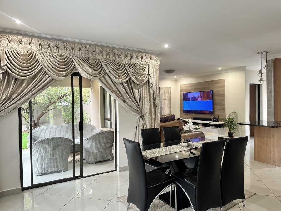 5 Bedroom Property for Sale in Thatchfield Estate Gauteng