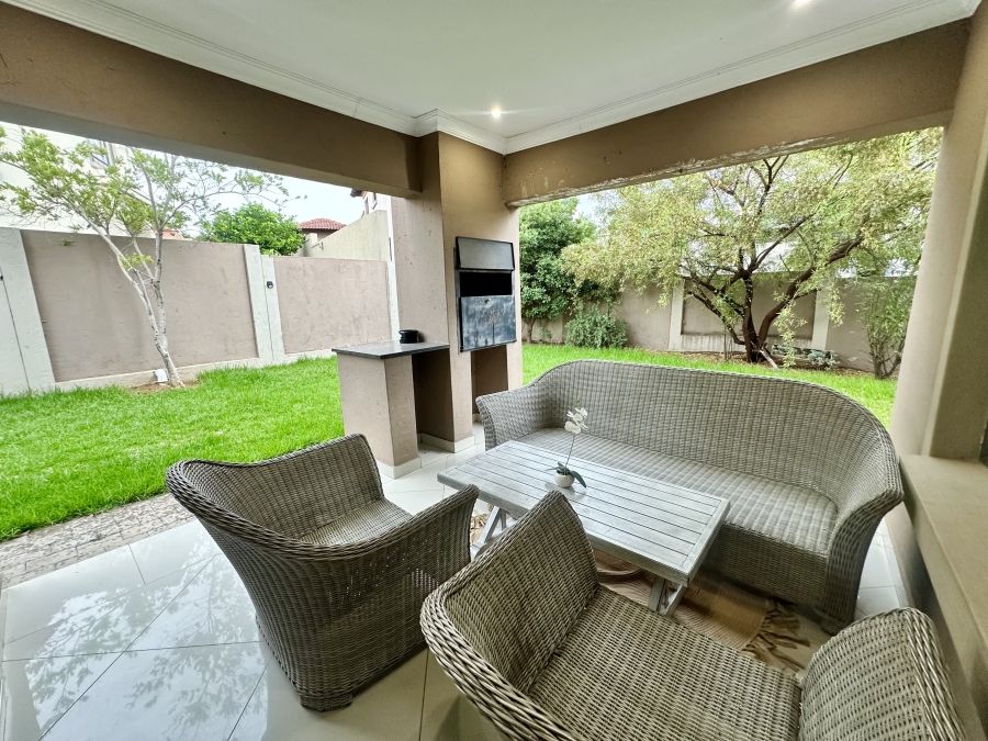 5 Bedroom Property for Sale in Thatchfield Estate Gauteng