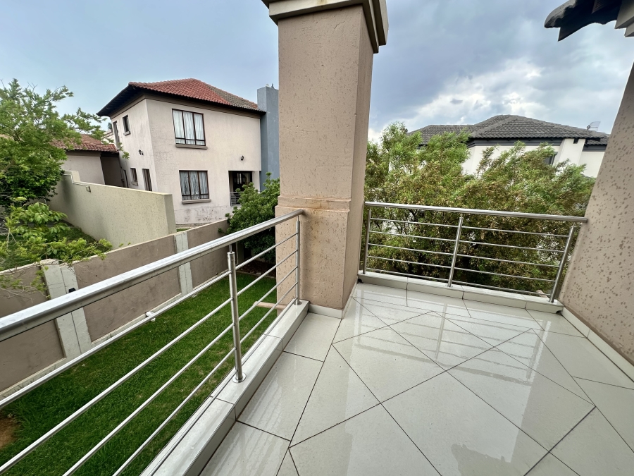 5 Bedroom Property for Sale in Thatchfield Estate Gauteng