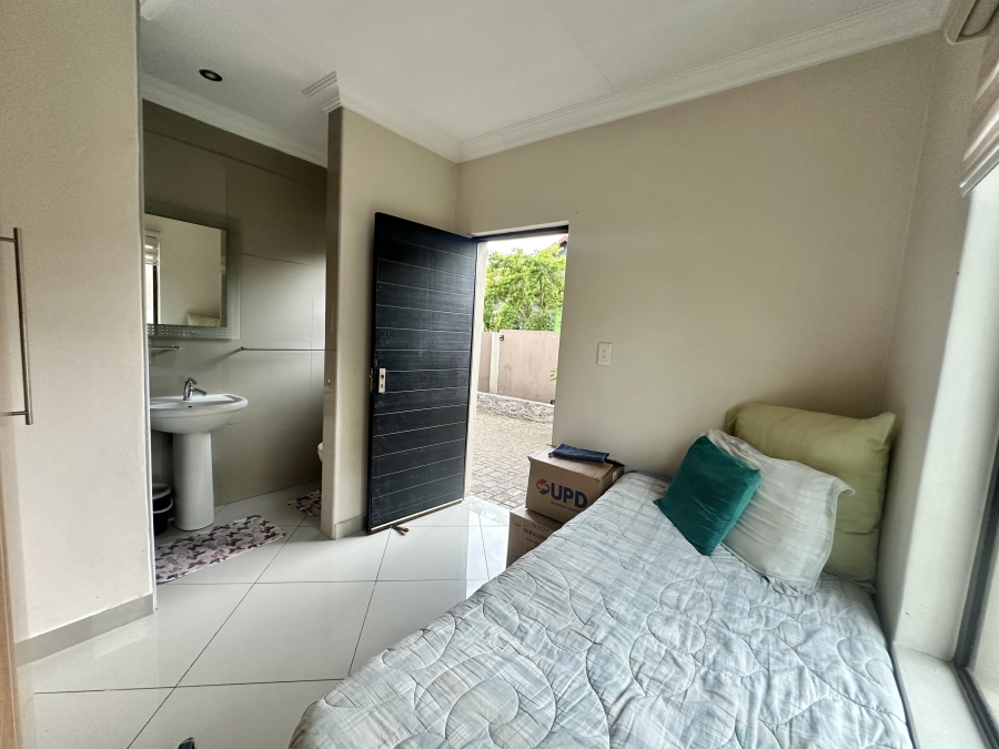 5 Bedroom Property for Sale in Thatchfield Estate Gauteng