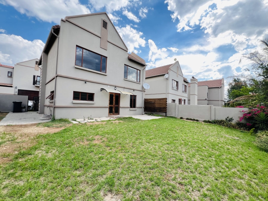 To Let 3 Bedroom Property for Rent in Barbeque Downs Gauteng