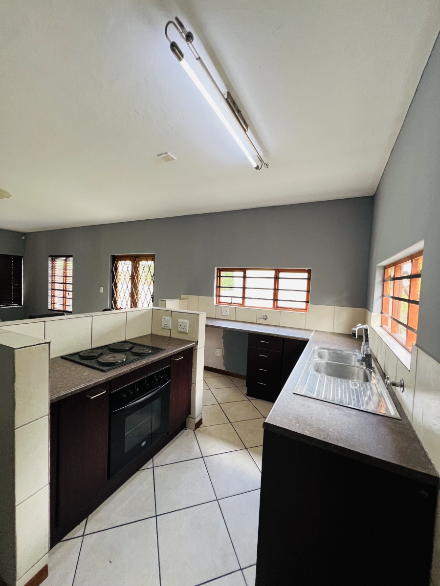 To Let 3 Bedroom Property for Rent in Barbeque Downs Gauteng