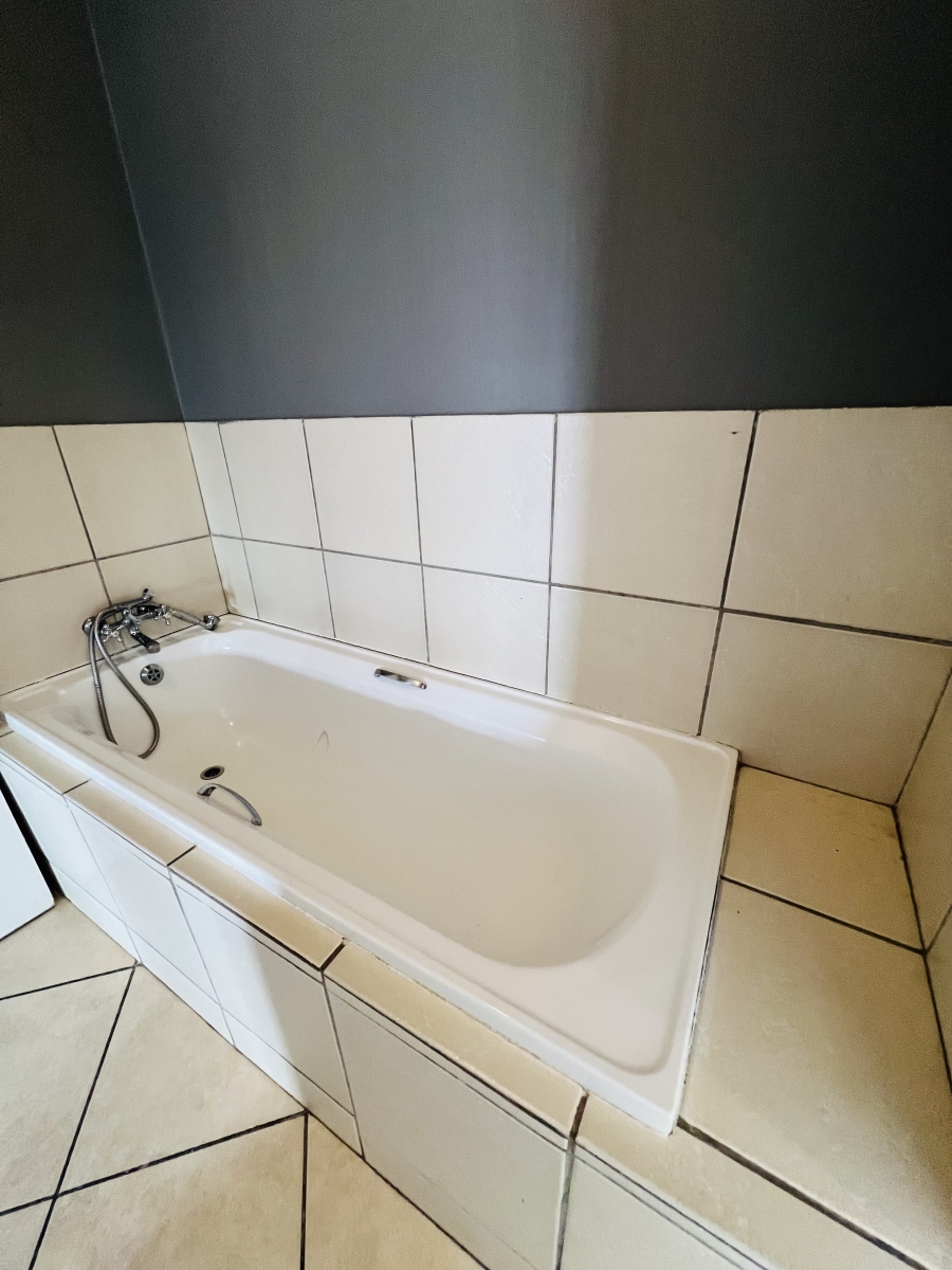 To Let 3 Bedroom Property for Rent in Barbeque Downs Gauteng