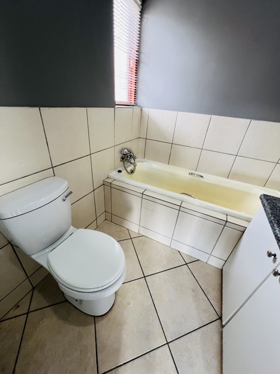 To Let 3 Bedroom Property for Rent in Barbeque Downs Gauteng