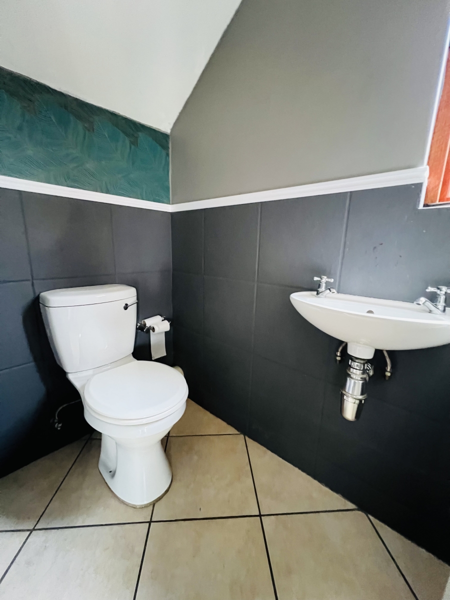 To Let 3 Bedroom Property for Rent in Barbeque Downs Gauteng