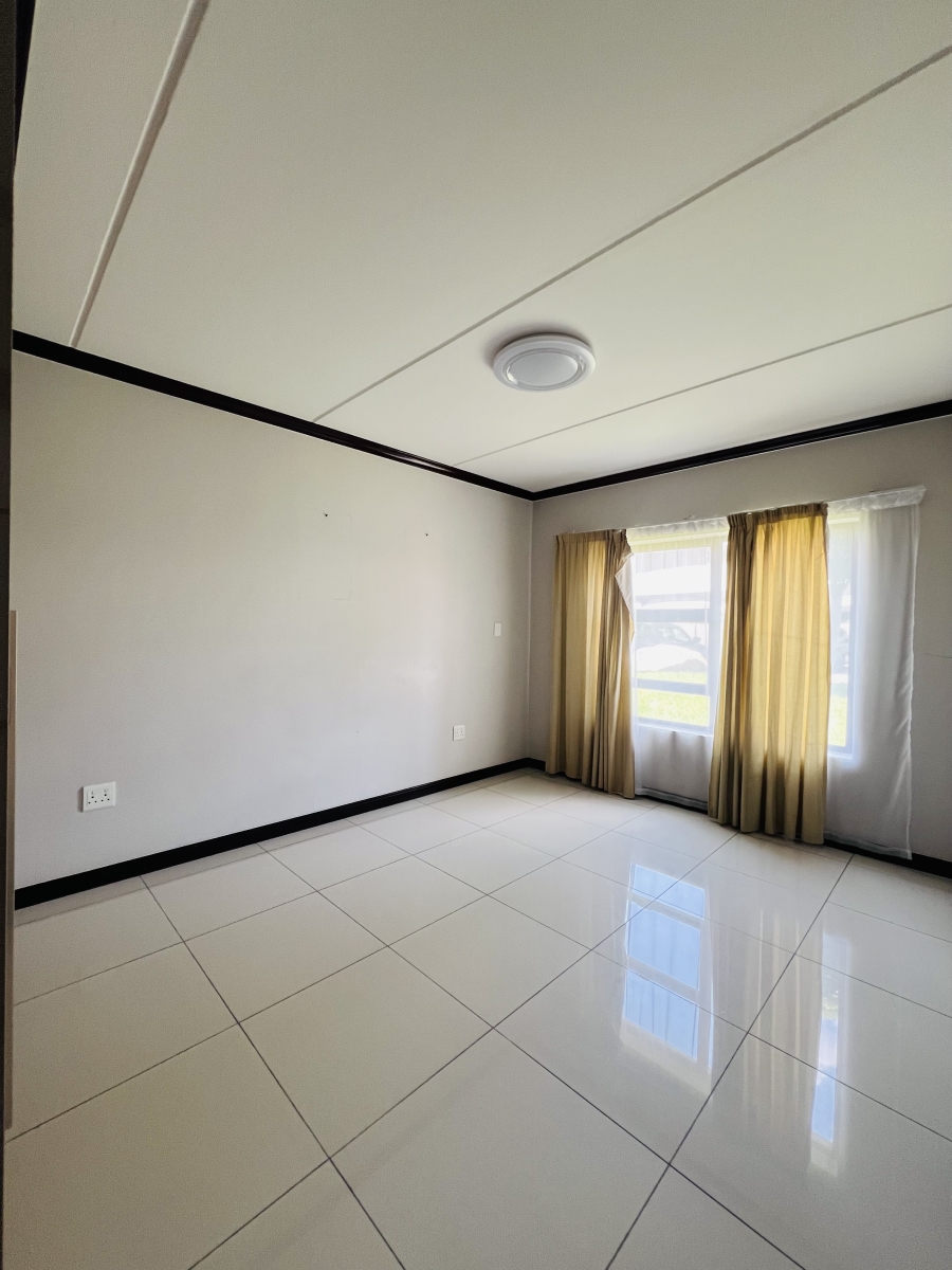 To Let 2 Bedroom Property for Rent in Broadacres Gauteng