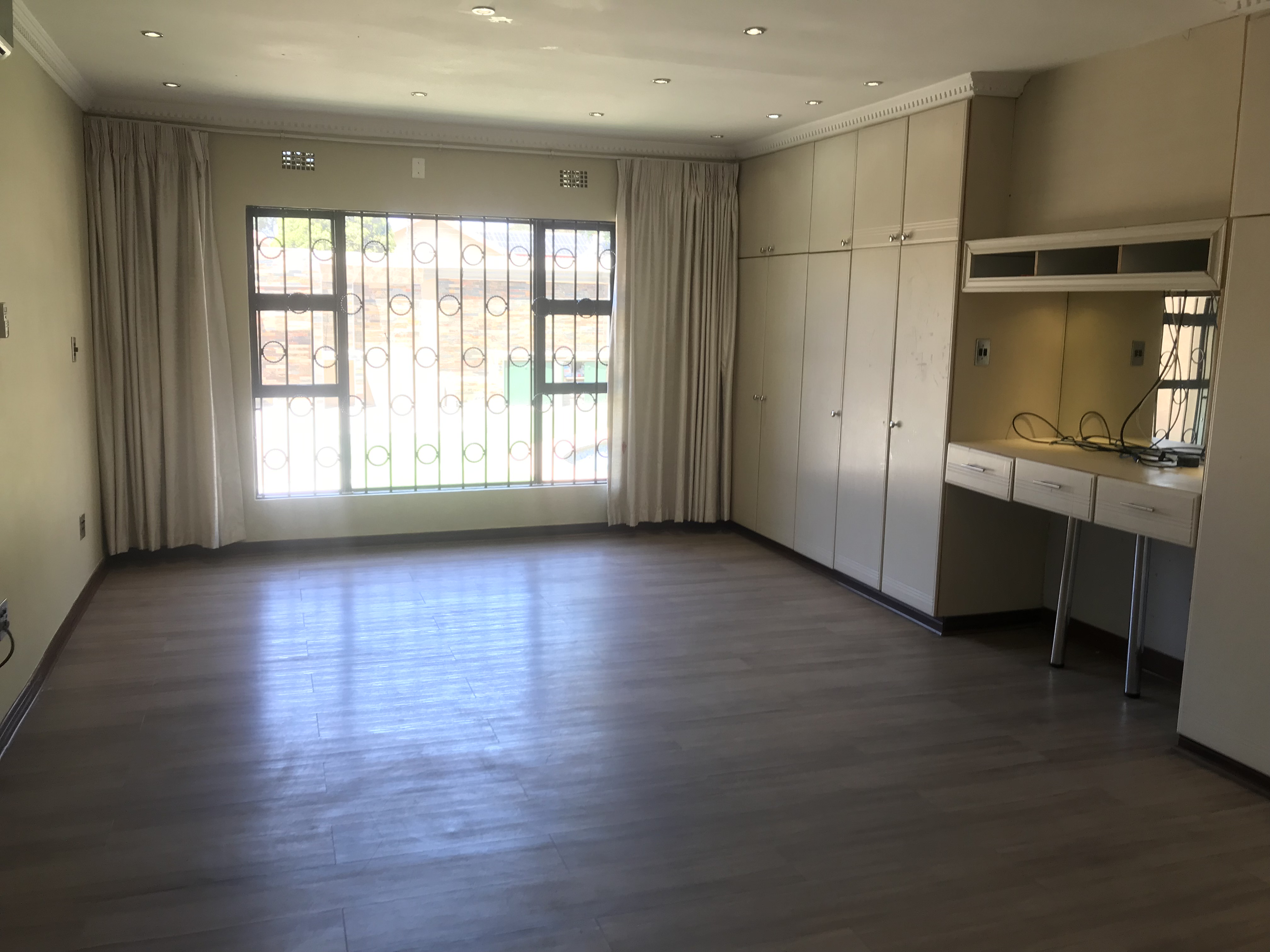 4 Bedroom Property for Sale in Mackenzie Park Gauteng