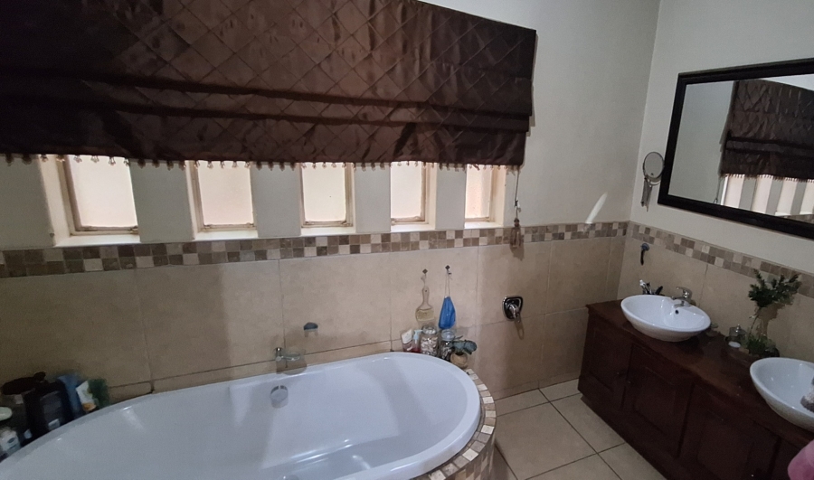 5 Bedroom Property for Sale in Stefano Park Gauteng