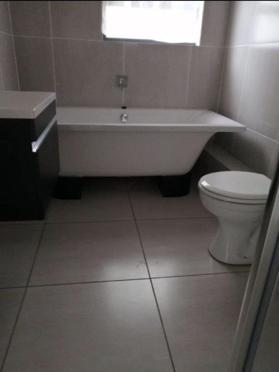 2 Bedroom Property for Sale in Greenstone Hill Gauteng