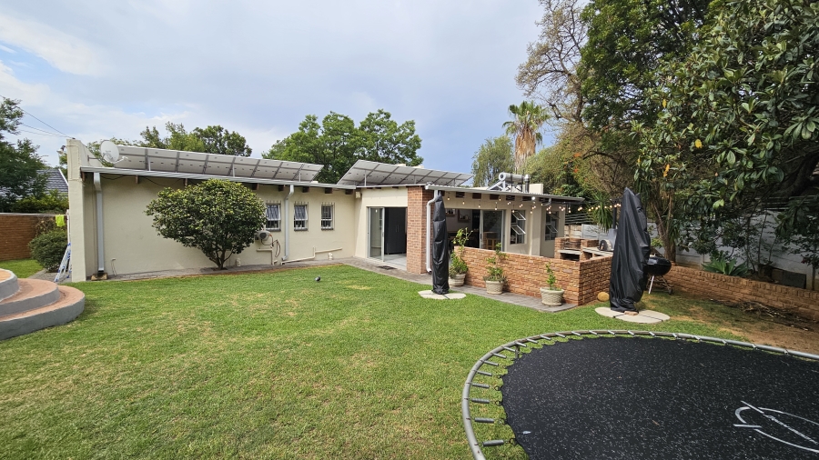 To Let 4 Bedroom Property for Rent in Constantia Park Gauteng