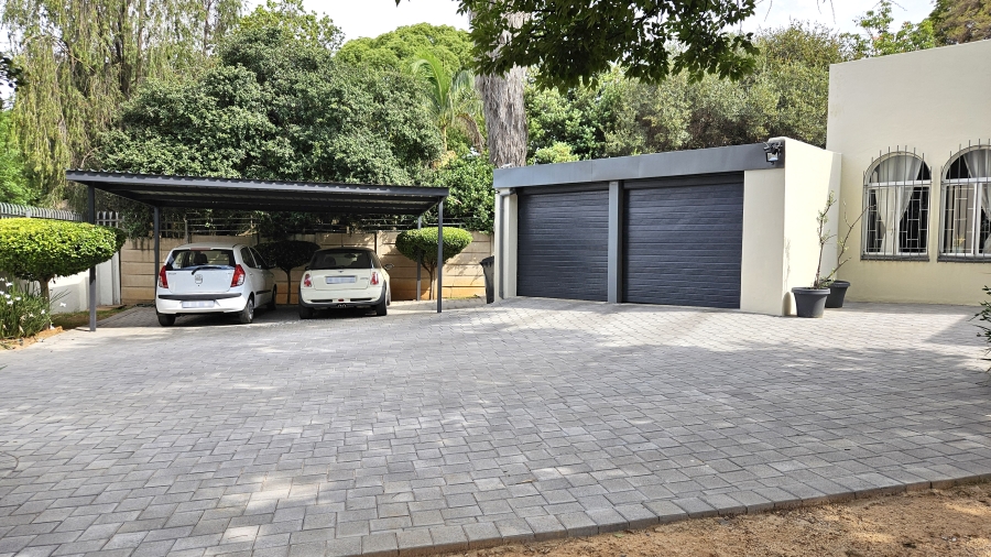 To Let 4 Bedroom Property for Rent in Constantia Park Gauteng