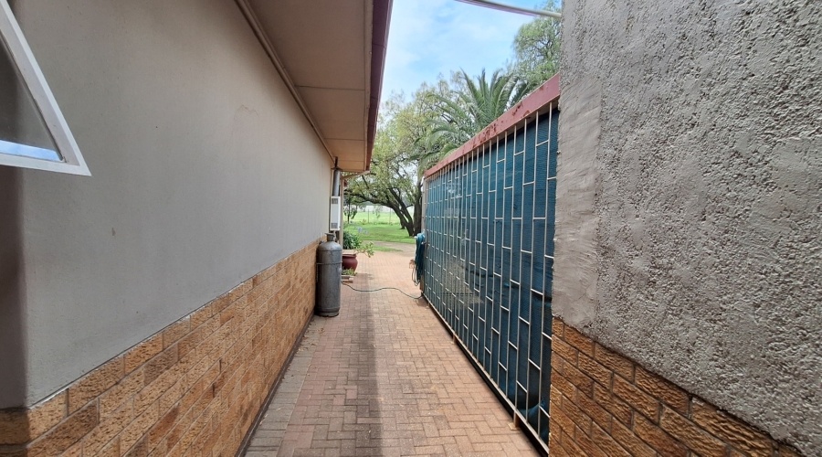 4 Bedroom Property for Sale in Mantevrede Gauteng