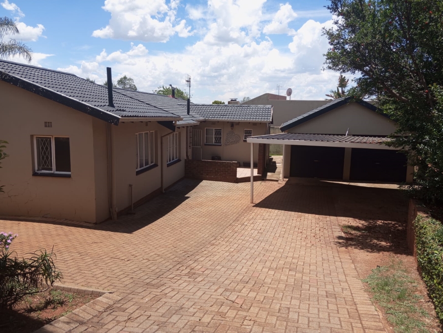 3 Bedroom Property for Sale in Wilro Park Gauteng